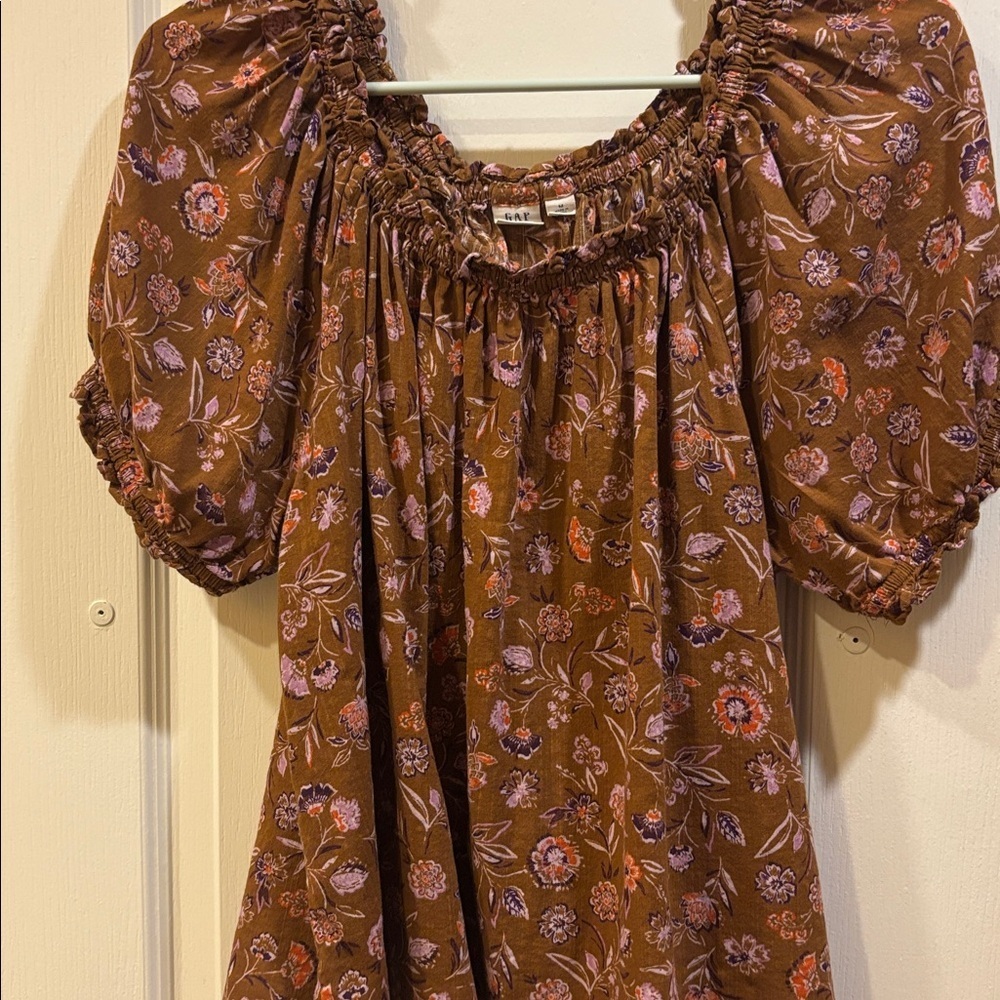 GAP…BROWN LILAC ORANGE COLOR FLORAL DESIGN ELASTIC SCOOP NECK
SHORT SLEEVES